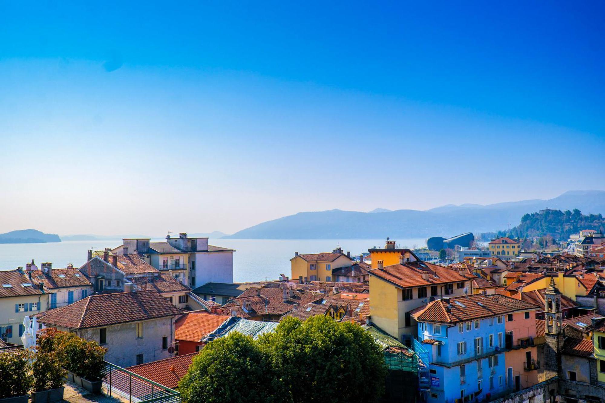 L'Attico Di Susanna Verbania Bagian luar foto